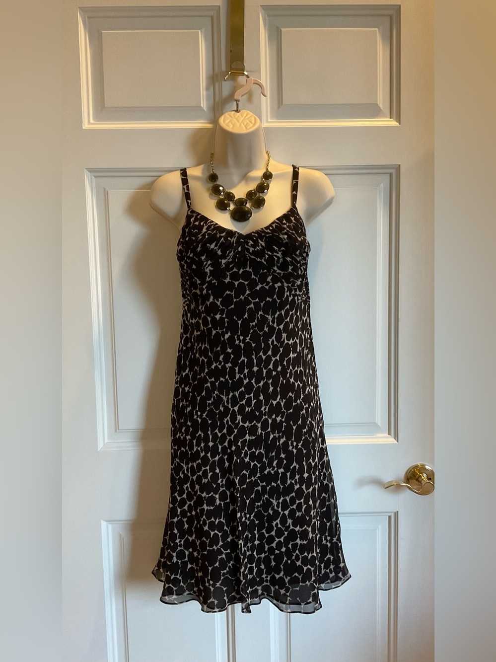 Ann Taylor women’s petite size 6 black and tan silk chiffon knee length dress